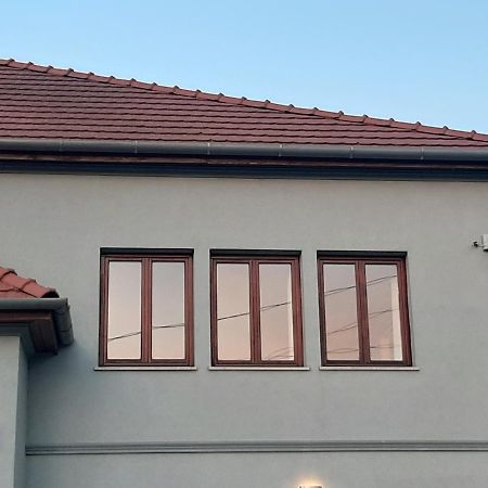 Megyeri Apartman Pócsmegyer المظهر الخارجي الصورة