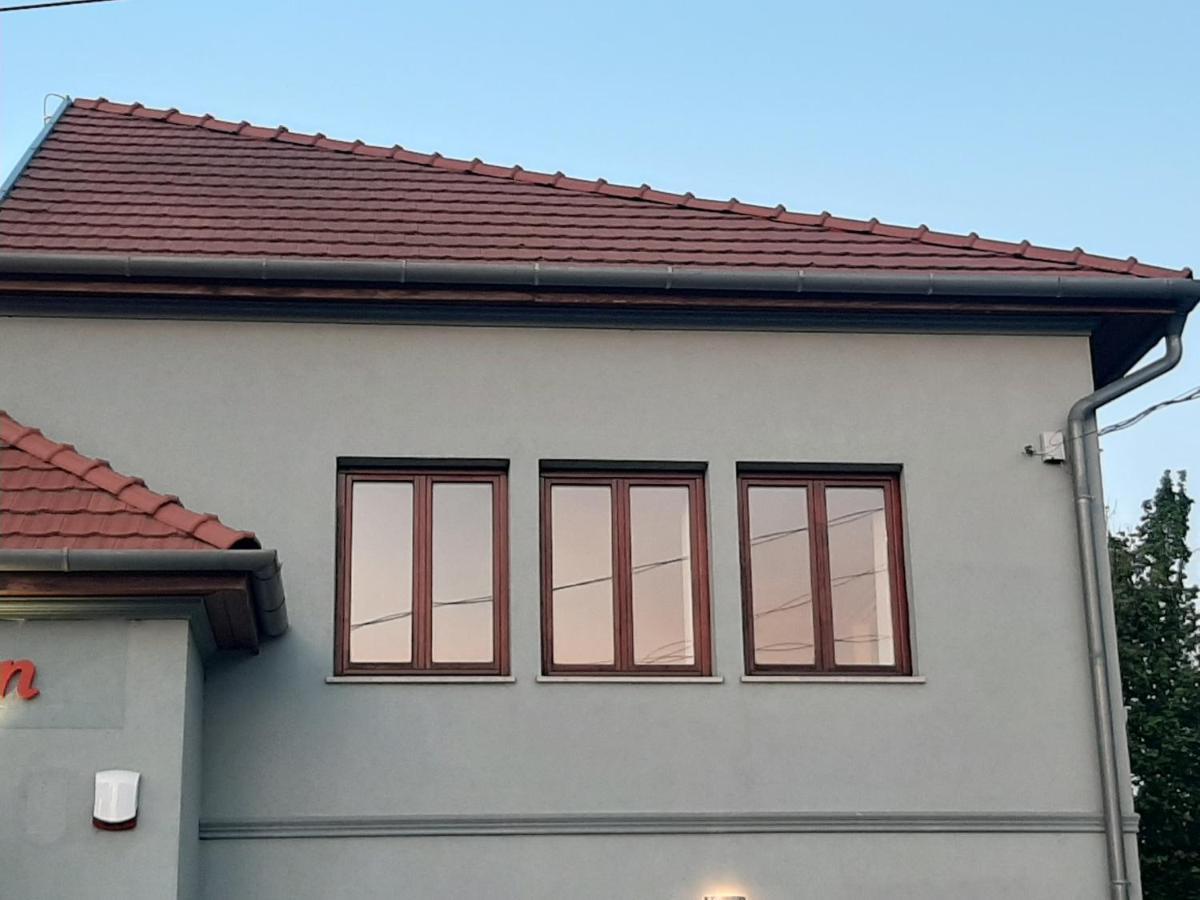 Megyeri Apartman Pócsmegyer المظهر الخارجي الصورة